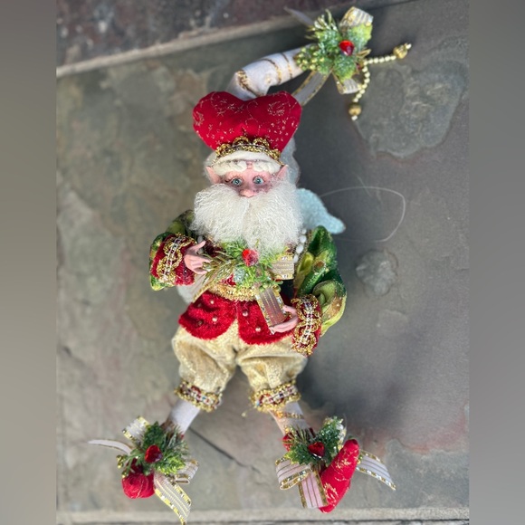 Mark Roberts Festive Elf Figurine with Red and Green Attire - Picture 2 of 16